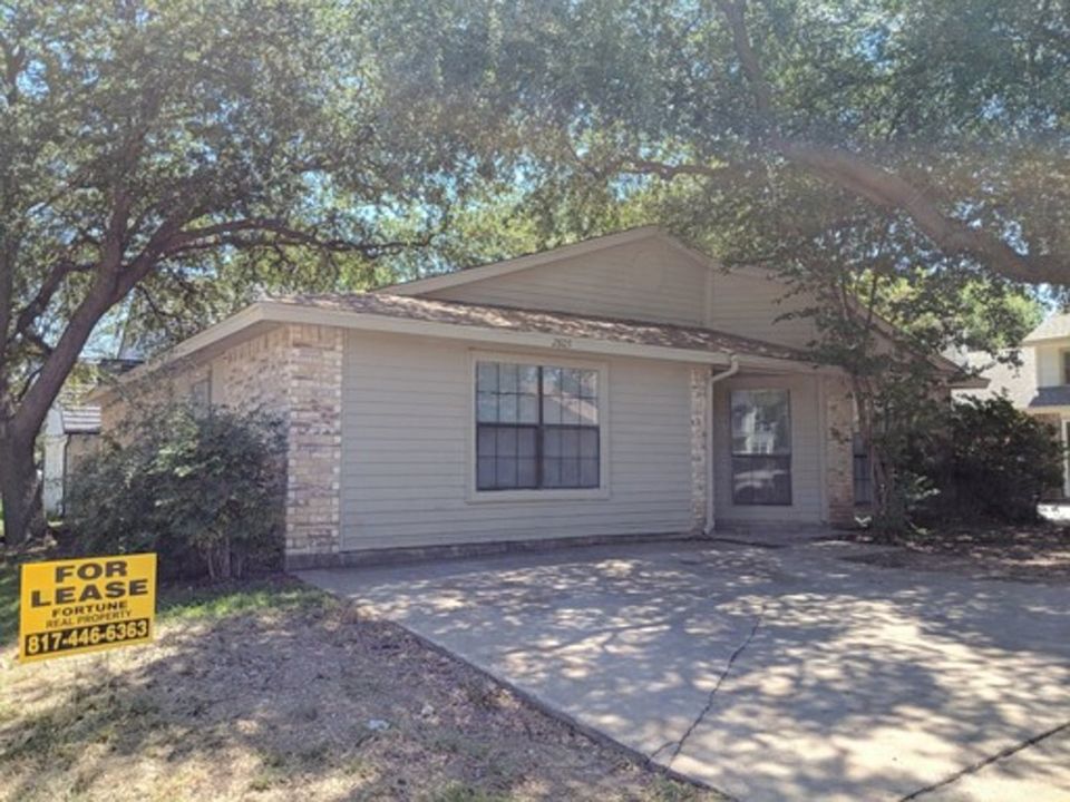 1st image of 2805 Clovermeadow Dr