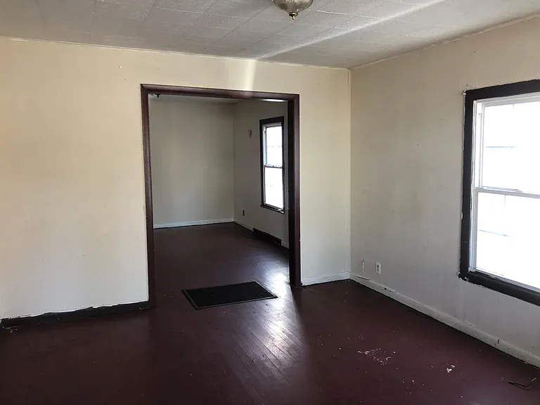 1410 Chester St — Photo 2