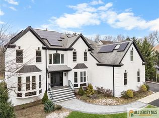 5 Hackett Dr, Edison, NJ 08820