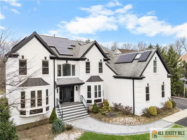 5 Hackett Dr, Edison, NJ 08820