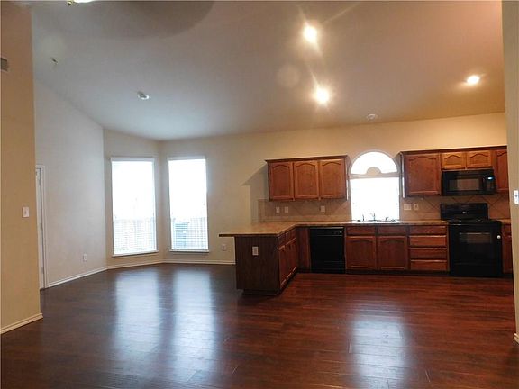 5th image of 1136 Blackburn Dr