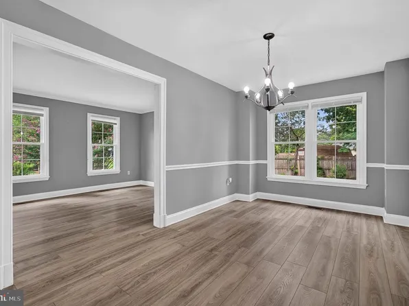 8209 Sunset Dr, Manassas, VA 20110