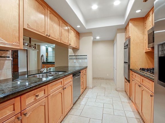 4th image of 575 S Barrington Ave APT 208