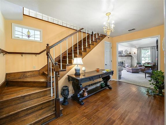 4th image of 2033 Glenwood Cir