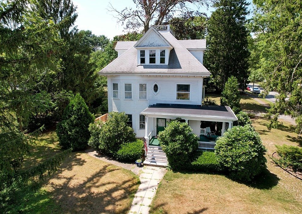 109 S Main St, Middleboro, MA 02346 Zillow