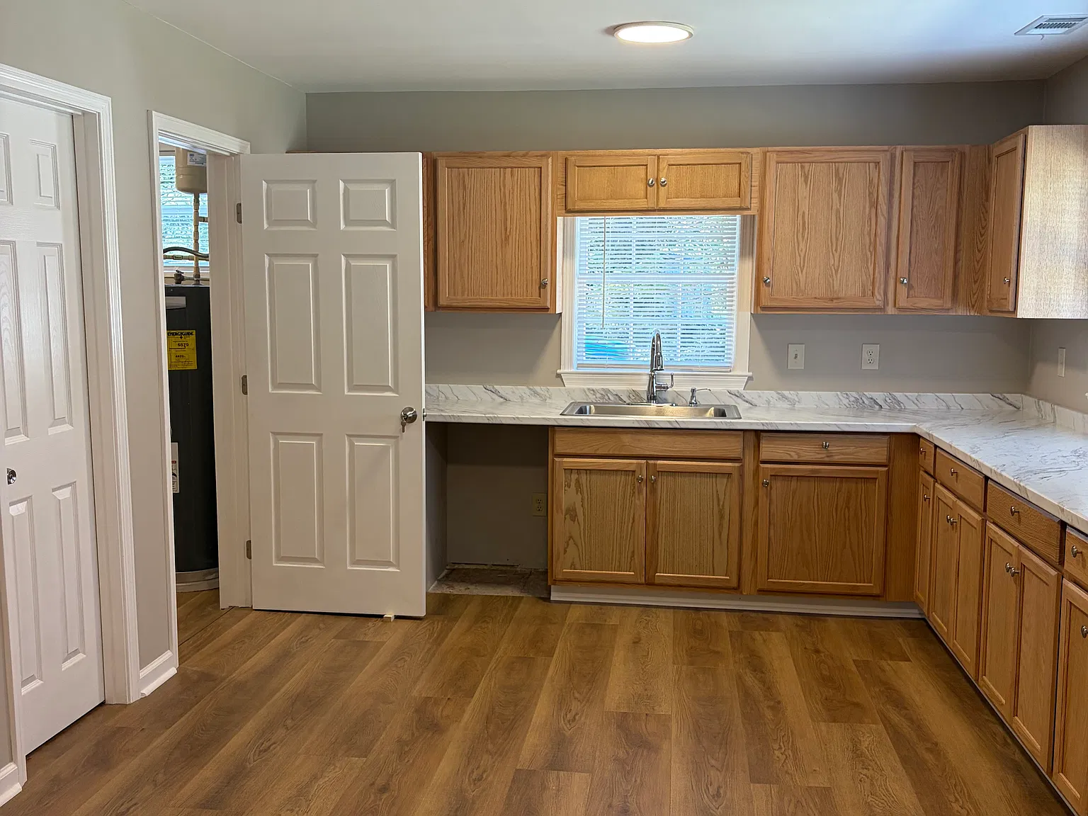 3 bed, 1309 sqft, $2,500 — Photo 2
