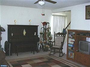 4th image of 543 Janvier Dr