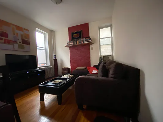 Rented by One New York Realty Inc | media 77