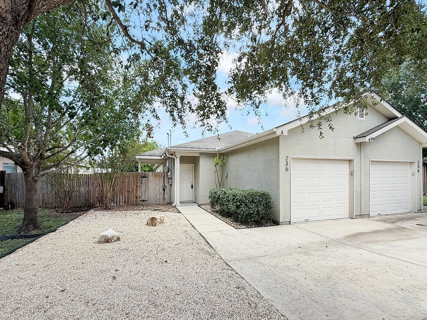 Mow & Trim Included / Fridge Included / Fenced in Yard / Updated Landscaping / CISD ** 2 weeks Fr... — Photo 2