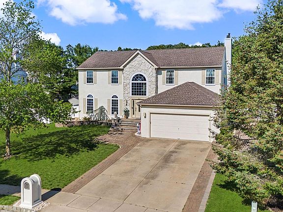 4th image of 23 Graypebble Cir