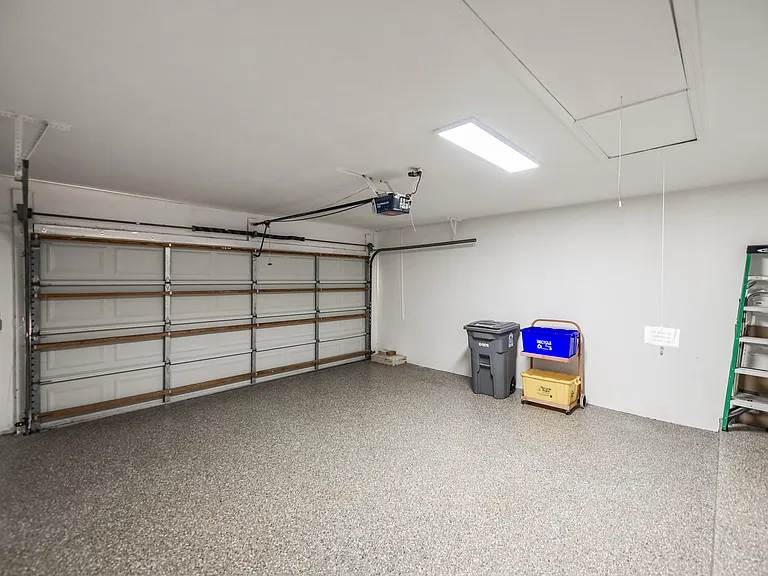 11204 Clover Leaf Cir — Photo 30