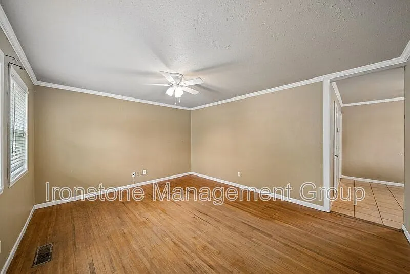 3 bed, 2.0 bath, 1200 sqft, $1,495 — Photo 2
