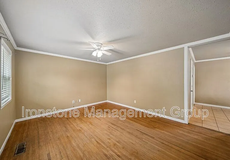 906 N Atlanta St — Photo 2