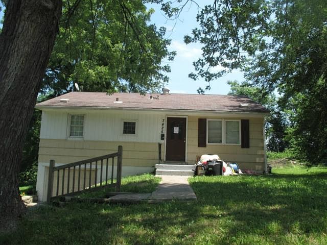 1st image of 7425 Chestnut Ave