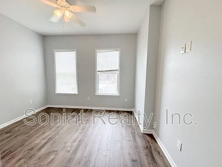 9000 Edinburgh St — Photo 8