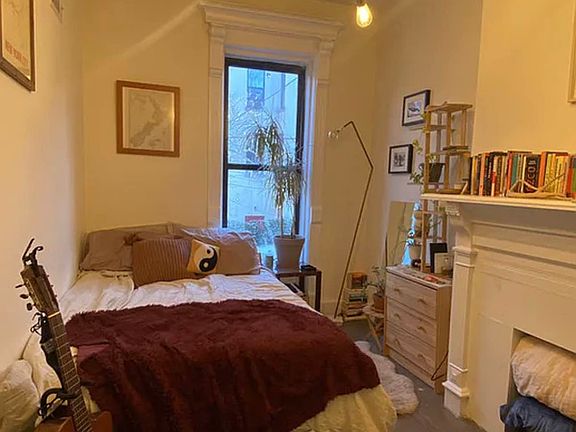 4th image of 364 Bainbridge St APT 1