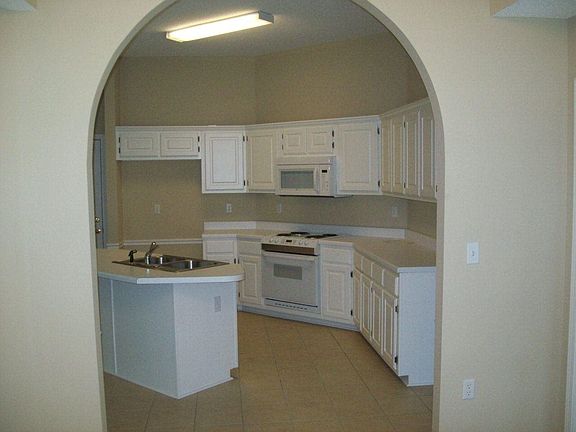 3rd image of 4542 Meadow Cliff Dr