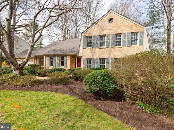 6038 Makely Dr, Fairfax Station, VA 22039