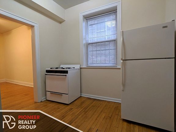 3rd image of 4923 N Hermitage Ave #4923GDN