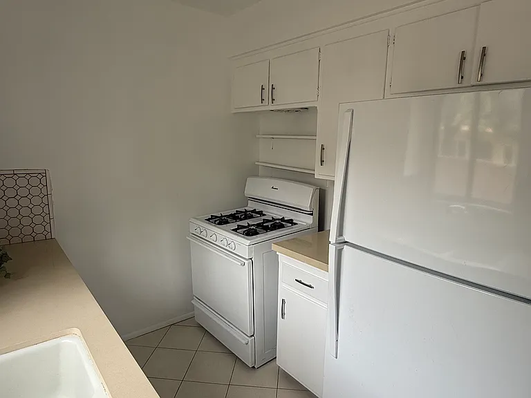 500 E Washington Blvd #9 — Photo 2