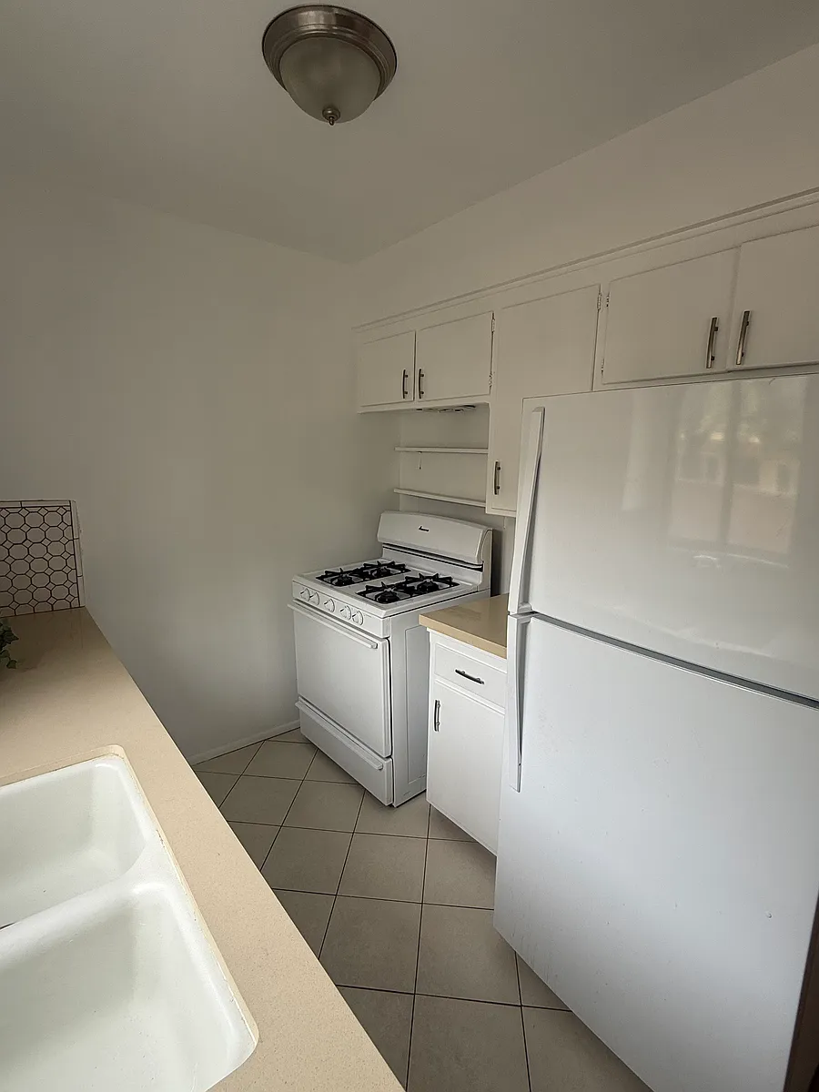 Building Photo - 500 E Washington Blvd #9