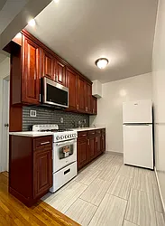 Rented by Haralmbos Gelalis, Landlord