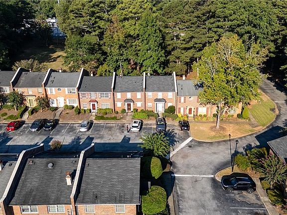 2nd image of 3305 York Pl