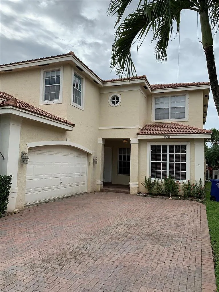 5 bed, 3.0 bath, 3371 sqft, $5,250 — Photo 2