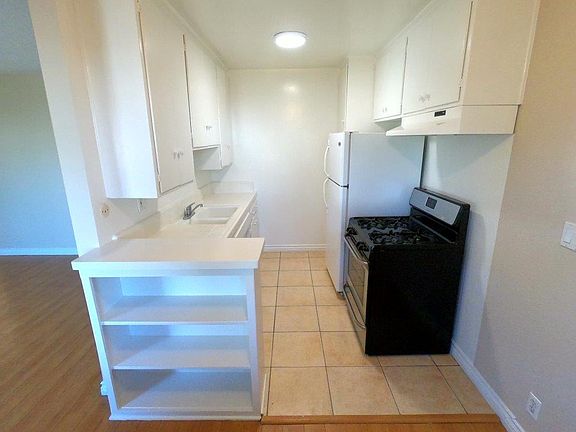4th image of 5437 Barton Ave