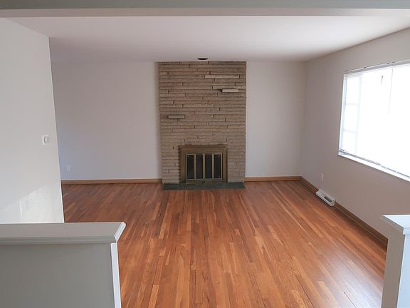 3rd image of 1082 Norway Dr