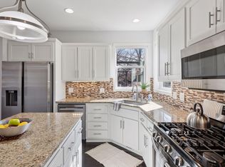 2536 N Saunders Lake Dr, Mound, MN 55364