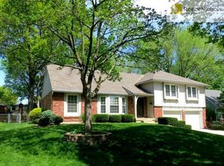 10626 W 102nd Ter, Overland Park, KS 66214