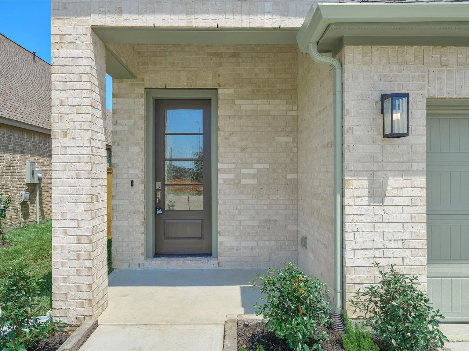 4 bed, 3.5 bath, 2562 sqft, $3,100 — Photo 2