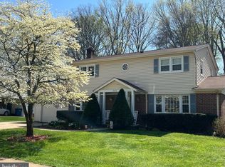 9113 Donna Dean Dr, Springfield, VA 22153