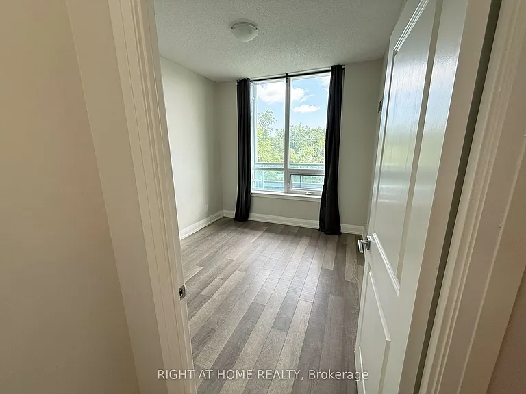 7165 Yonge St #317 — Photo 9