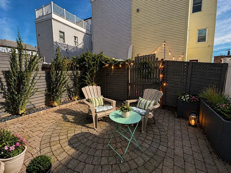 271 Bunker Hill St #1 — Photo 11