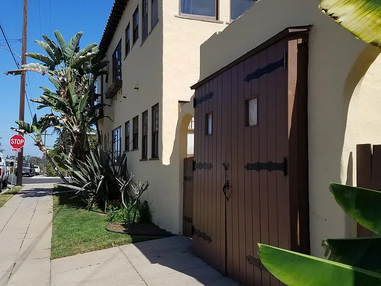 Detached garage