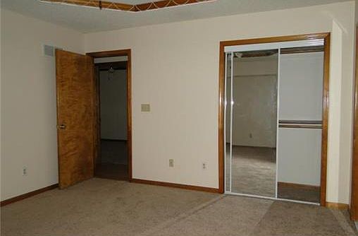 3rd image of 501 Newport Dr
