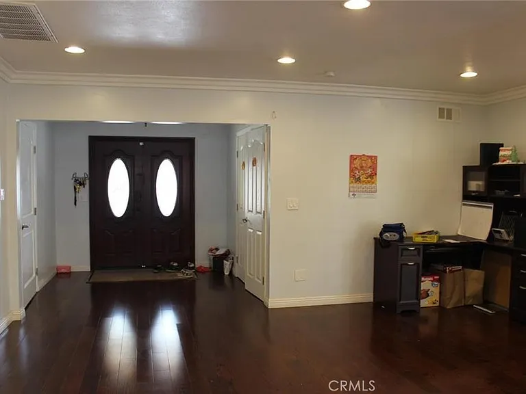 1233 S California Ave — Photo 4
