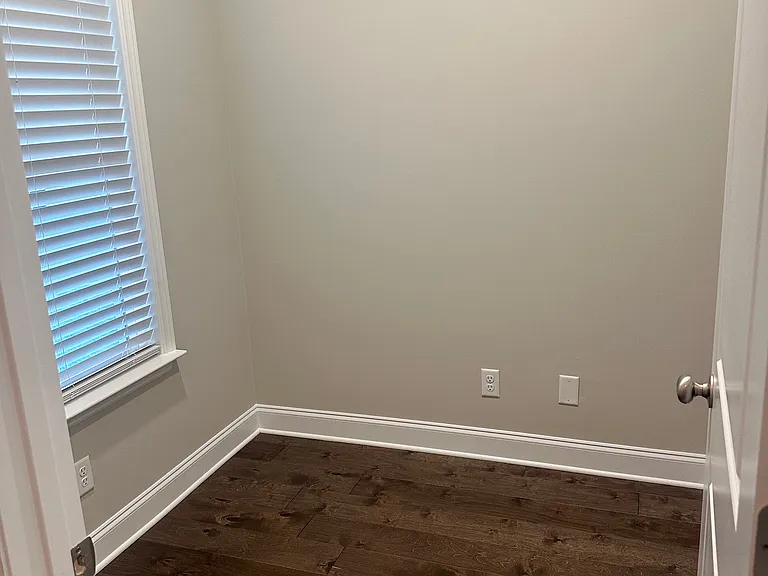 528 Bellingham Dr NE — Photo 10