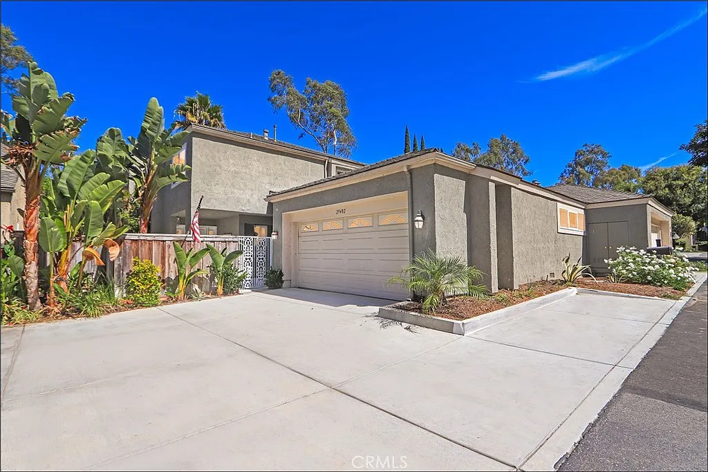 3 bed, 2.5 bath, 1960 sqft, $4,800 — Photo 1