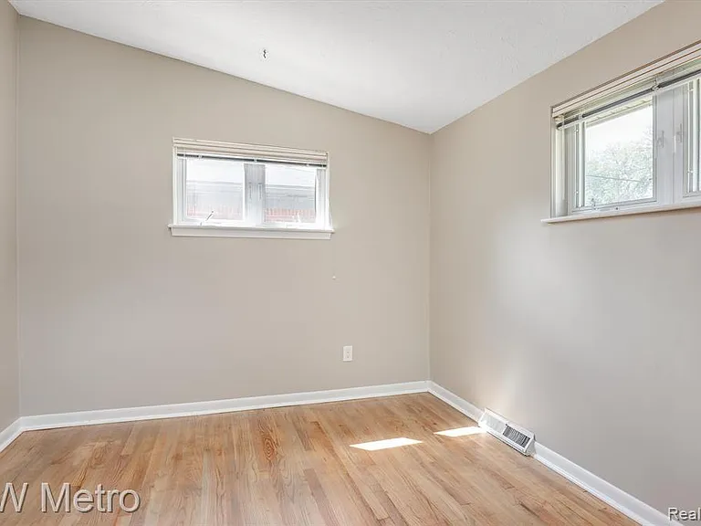 320 W La Salle Ave — Photo 16