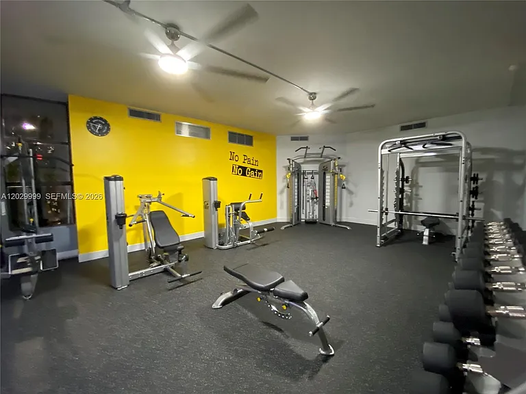 1000 Parkview Dr #426 — Photo 12