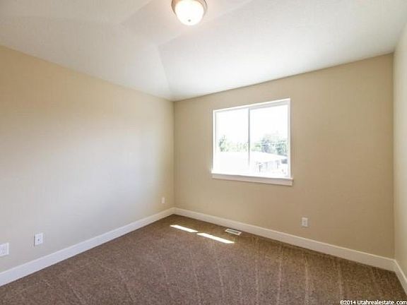 4th image of 482 E Windy Garden Ln