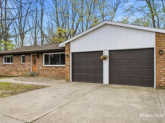 5th image of 3907 Tioga Dr SW