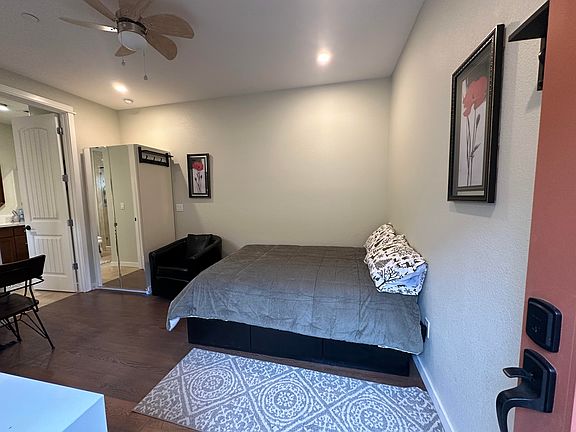 3rd image of 2534 Napier Ct #B