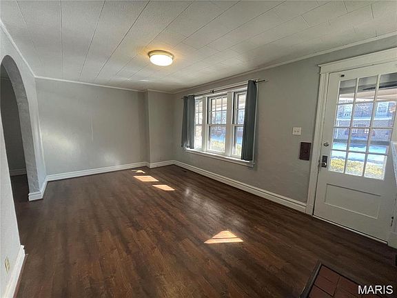 2nd image of 5049 Lindenwood Ave