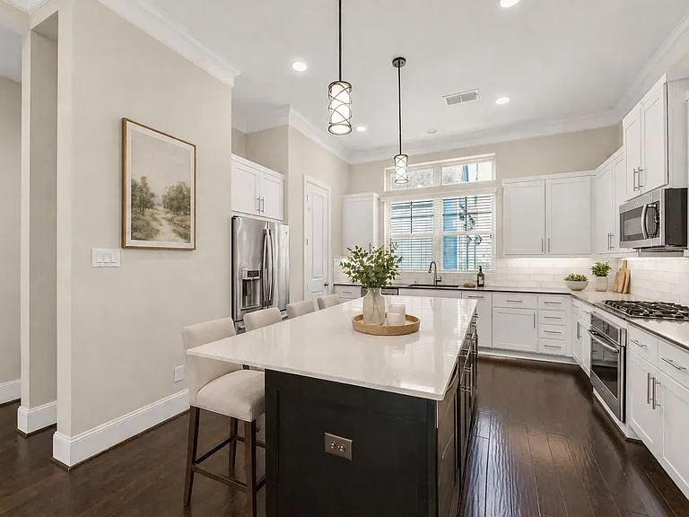 734 N Shepherd Dr — Photo 9