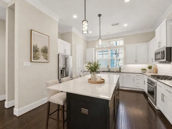 734 N Shepherd Dr, Houston, TX 77007
