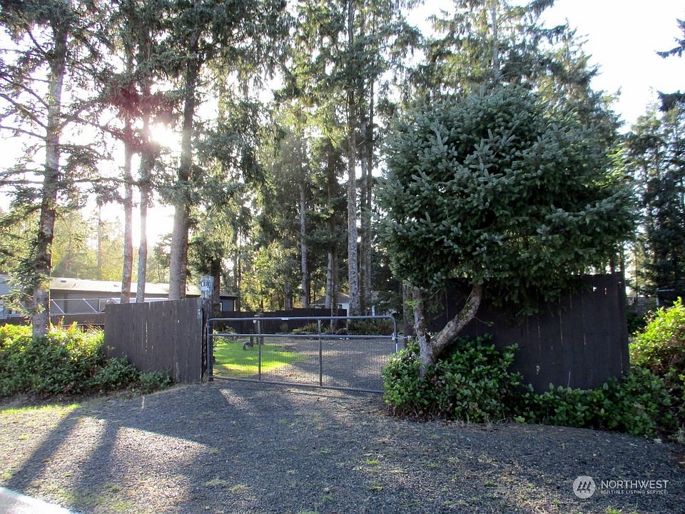 1st image of 734 Duck Lake Dr SE